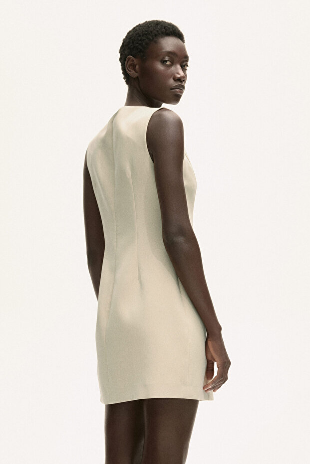 Bedene Oturan Elbise - 5