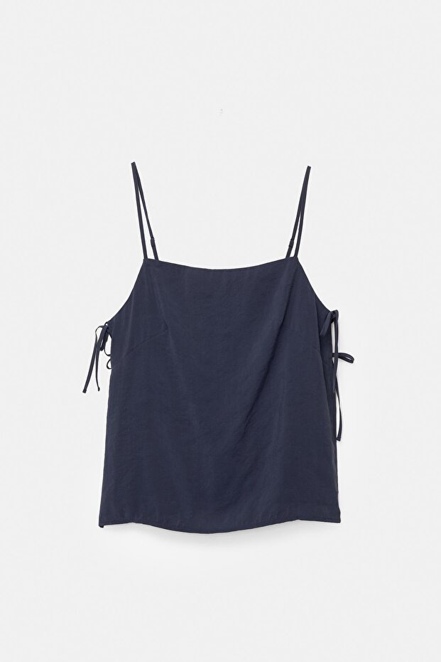 Kurdeleli askılı bluz - 6