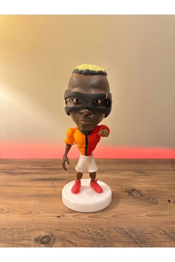 Osimhen Gẩlẩtẩsẩrẩy 3d Futbolcu Taraftar Biblo Figür Erkek Hediyelik Oyuncak Sarı Kırmızı Aslan - 1