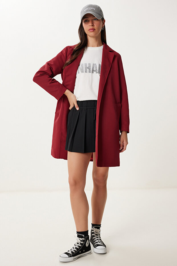 Kurzer, gewebter Trenchcoat mit Burgunder-Gürtel für Damen GP00027 - 2