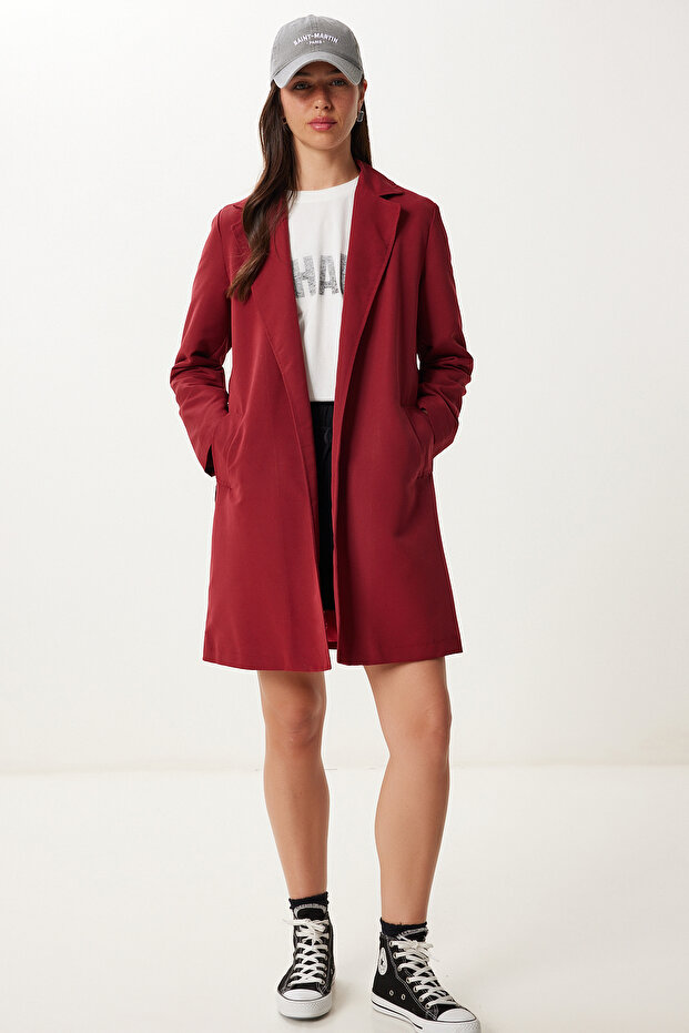 Kurzer, gewebter Trenchcoat mit Burgunder-Gürtel für Damen GP00027 - 3