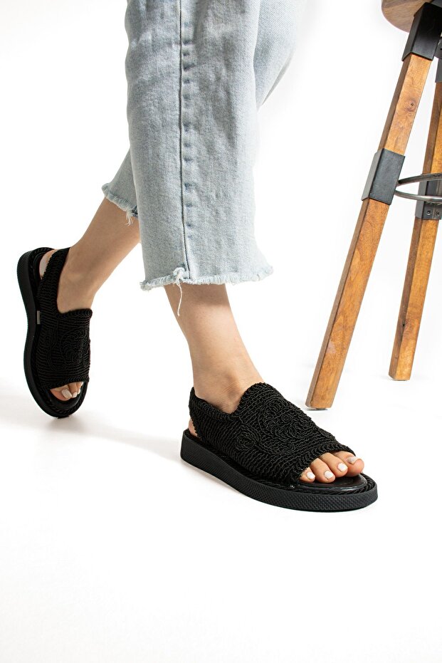 Siyah Hasır Örgü Sandalet - 1