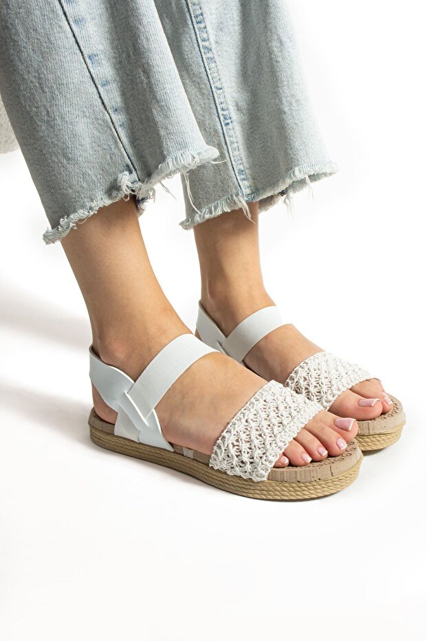 صندل مطاطي محبوك من القش الأبيض - 3