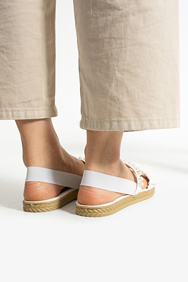 Beyaz İncili Lastikli Sandalet - 9