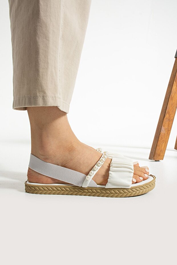 Beyaz İncili Lastikli Sandalet - 8