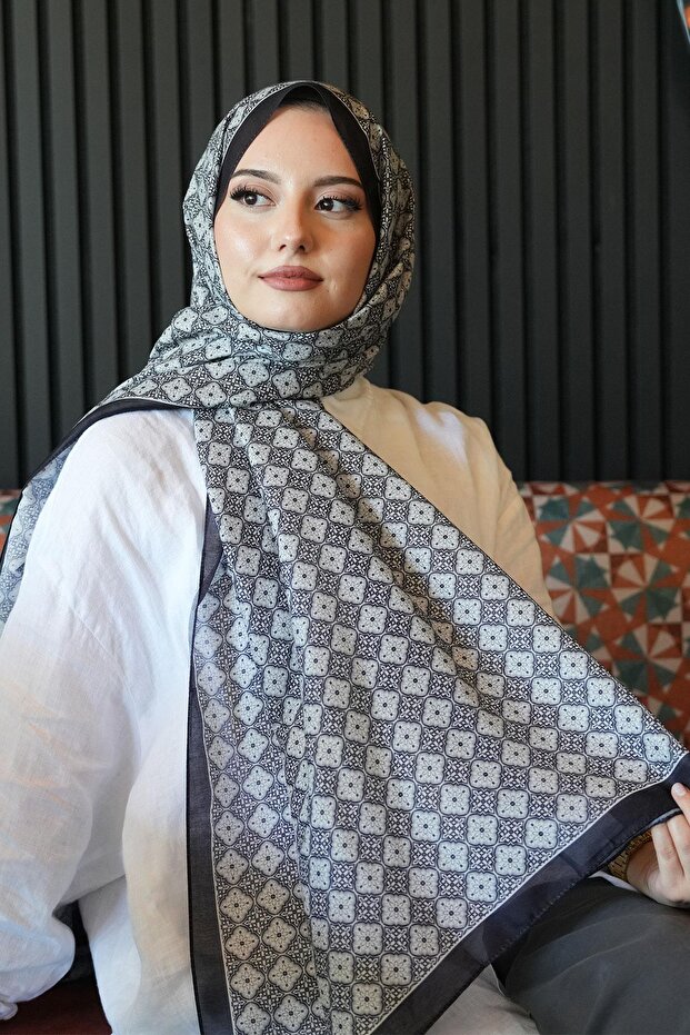 شال قطن ناعم أسود بنمط فسيفساء - 2