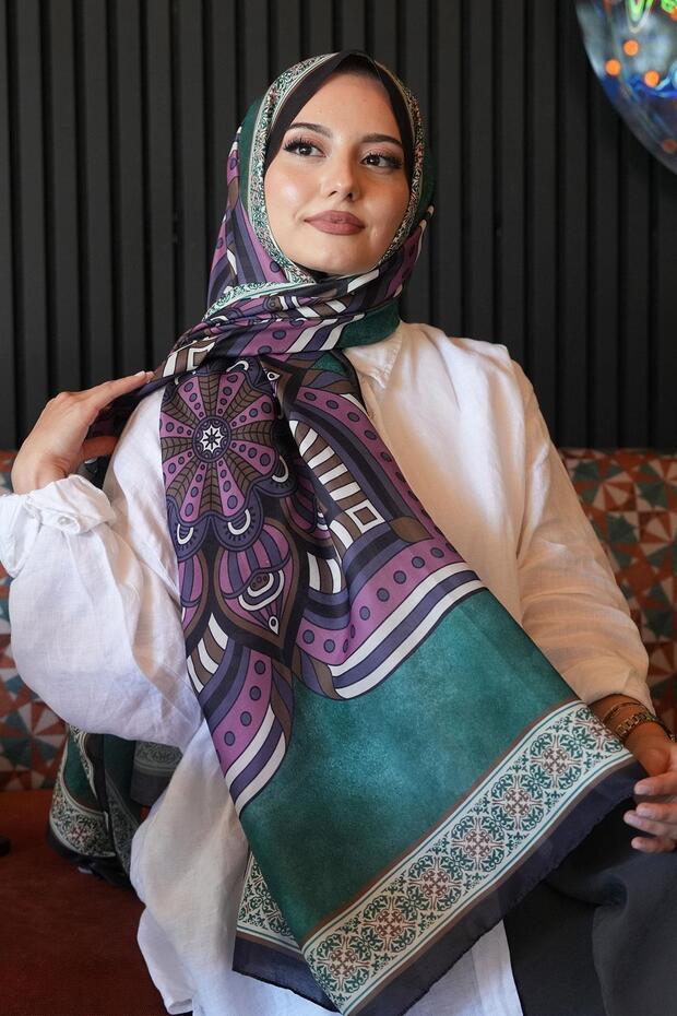 شال من القطن الناعم بنمط هندسي من الزمرد - 1