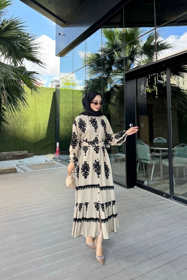 فستان فيسكوز طويل الأكمام منقوش عرقيًا مع حزام