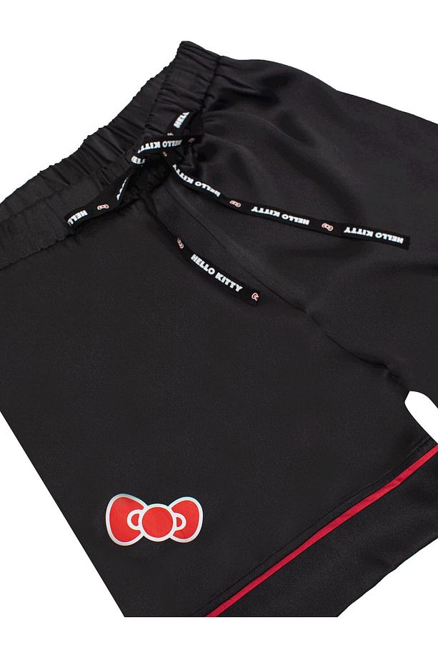 Lisanslı Düğmeli Kısa Saten Şortlu Pijama Takımı - 1