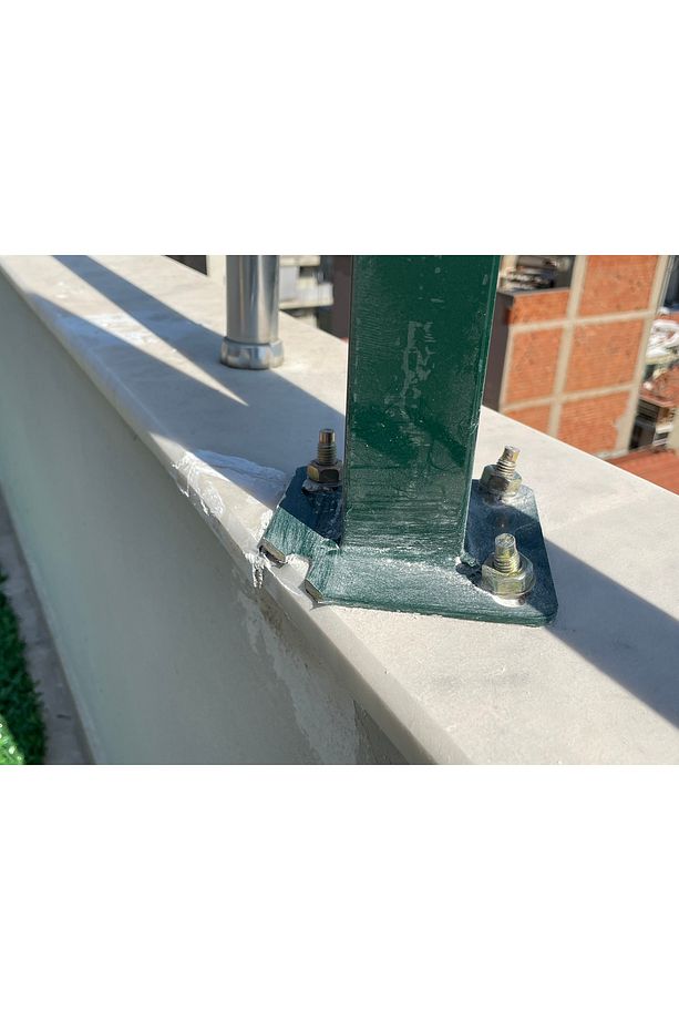🟩 1 Metre Yüksekliğinde Çim Çit + Panel Ayak Seti (10 Metre Uzunluk - 4