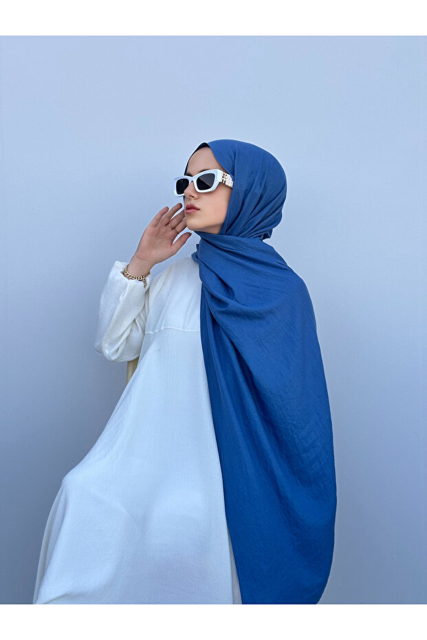 شال قطن مريح باللون الأزرق