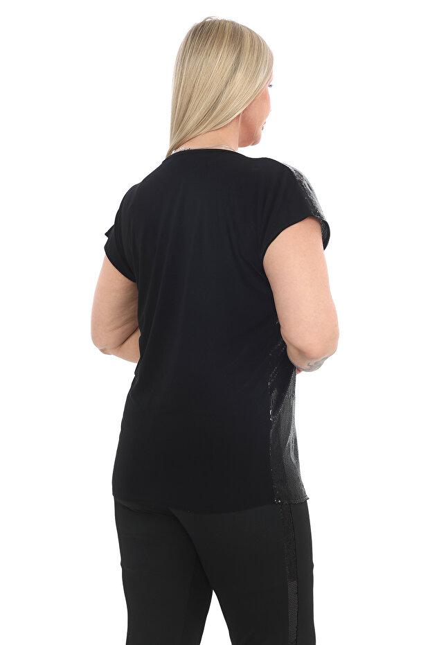 بلوزة بياقة دائرية مطرزة بالترتر - 3