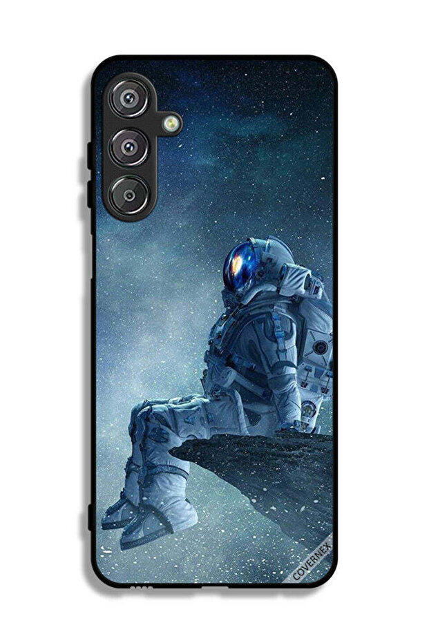 غطاء حماية لهاتف Samsung Galaxy M16 5G بتصميم رائد فضاء متعب