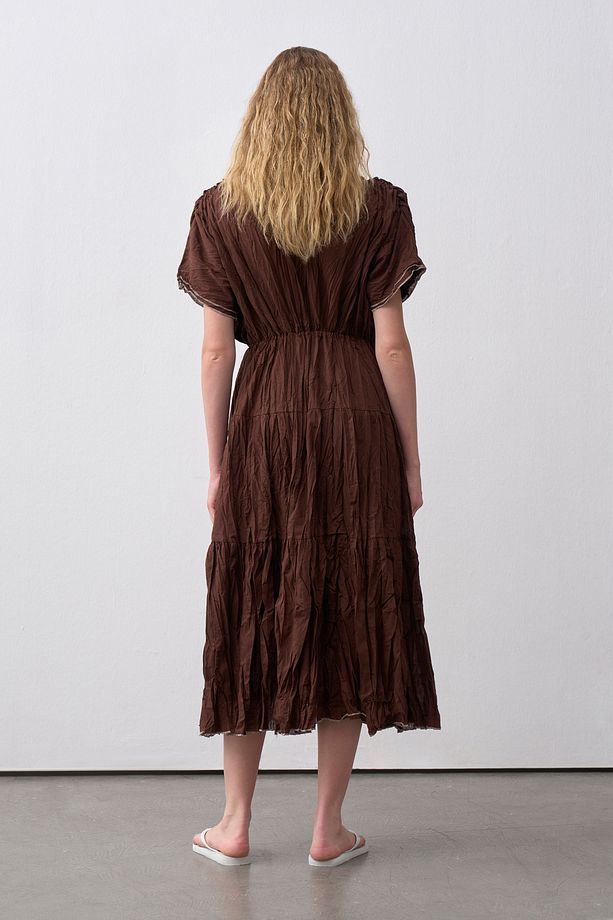 Acı Kahve Crinkle V Yaka Maxi Elbise - 4
