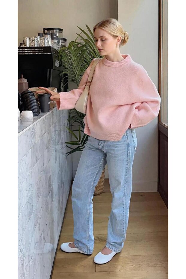 Rosa Oversize-Pullover mit Rundhalsausschnitt - 2