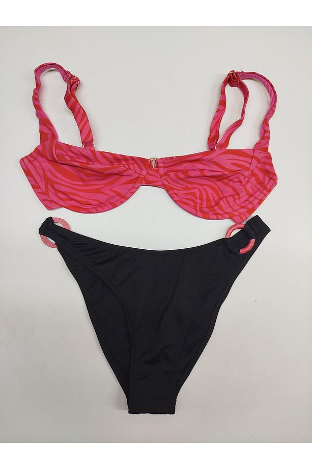 Kirmizi Zebra Desenli Arkadan Kopçalı Ust , Siyah Yandan Halkalı Üçgen Bikini Alt - 1