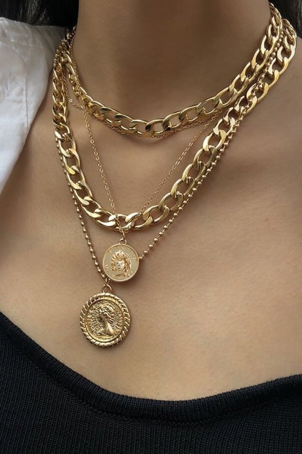 5-Piece Necklace with Chain Detail Object