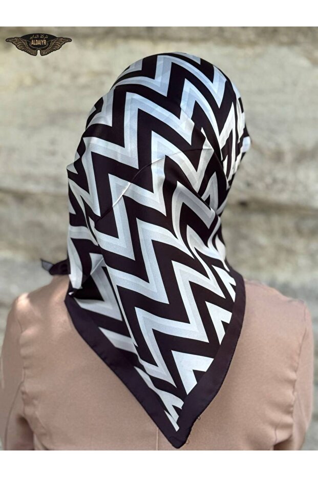 وشاح من نسيج حريري منقوش - 2