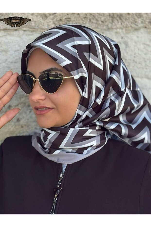 وشاح من نسيج حريري منقوش - 1