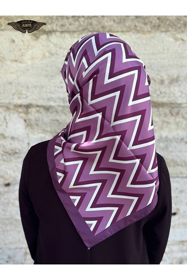 وشاح من نسيج حريري منقوش - 3