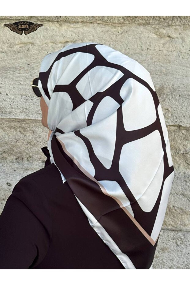 وشاح من نسيج حريري منقوش - 2