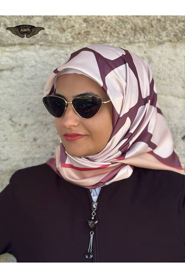 وشاح من نسيج حريري منقوش - 1