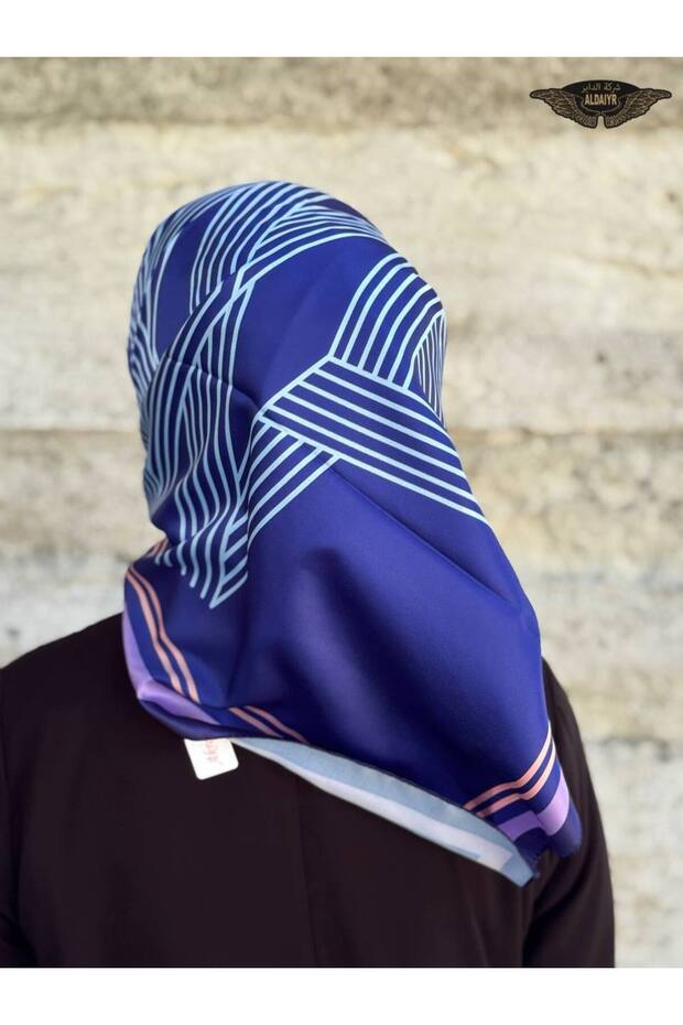 وشاح من نسيج حريري منقوش - 3