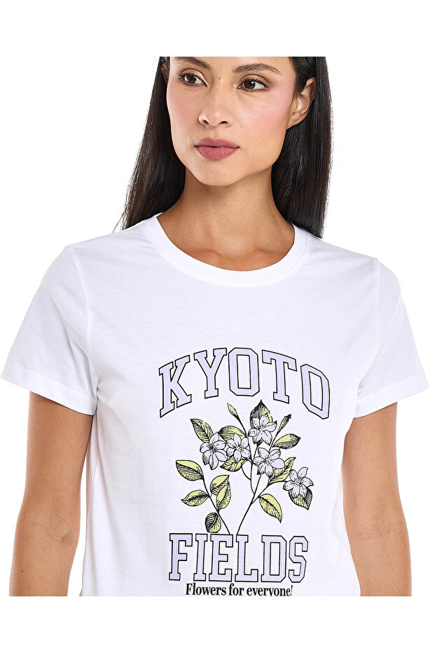 تي شيرت نسائي أبيض برسومات أساسية مقاس 8-18 - 2