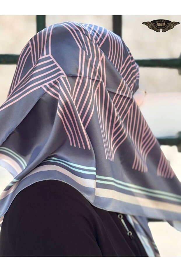 وشاح من نسيج حريري منقوش - 2