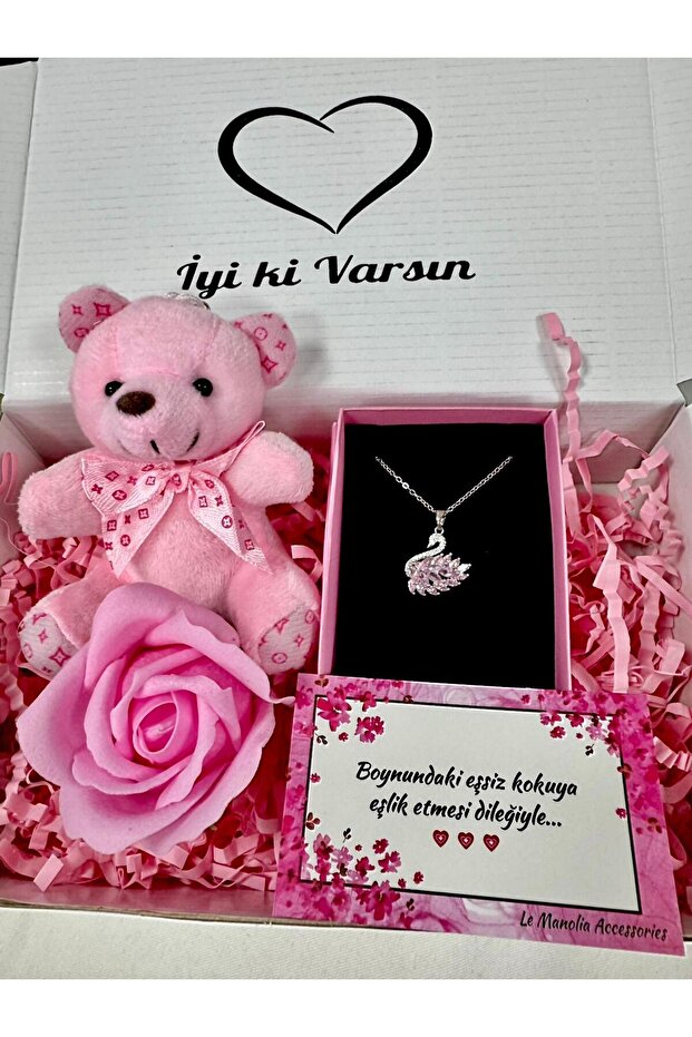 Le Manolia Accessories kararmaz çelik pembe kuğu kolye pembe ayıcık ve kokulu solmaz pembe gül hediye seti özel