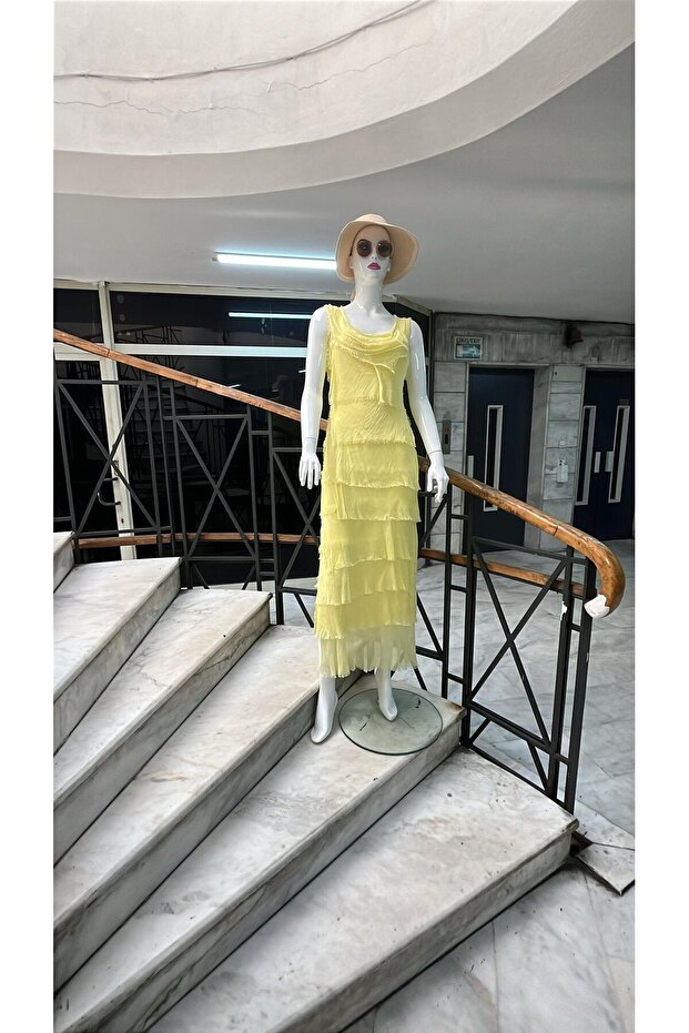 Italian 2 Size Slim Showing Layer by Layer Zero Sleeve Silk Dress