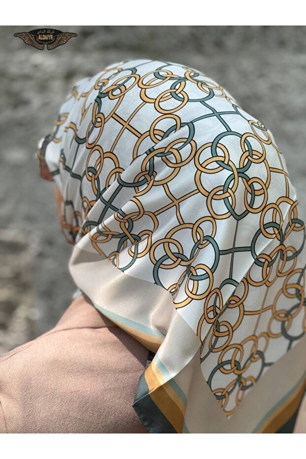 وشاح من نسيج حريري منقوش - 3