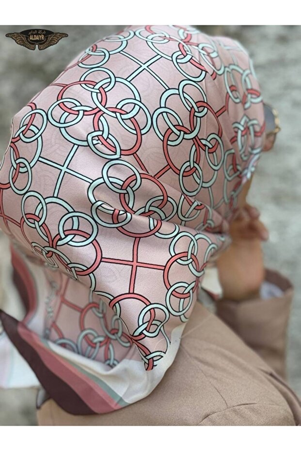 وشاح من نسيج حريري منقوش - 2