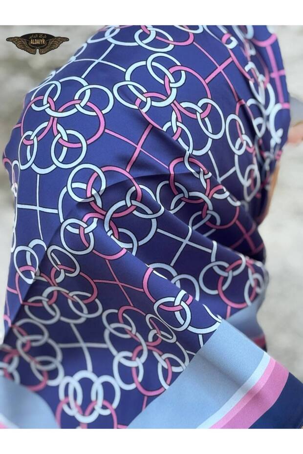 وشاح من نسيج حريري منقوش - 2