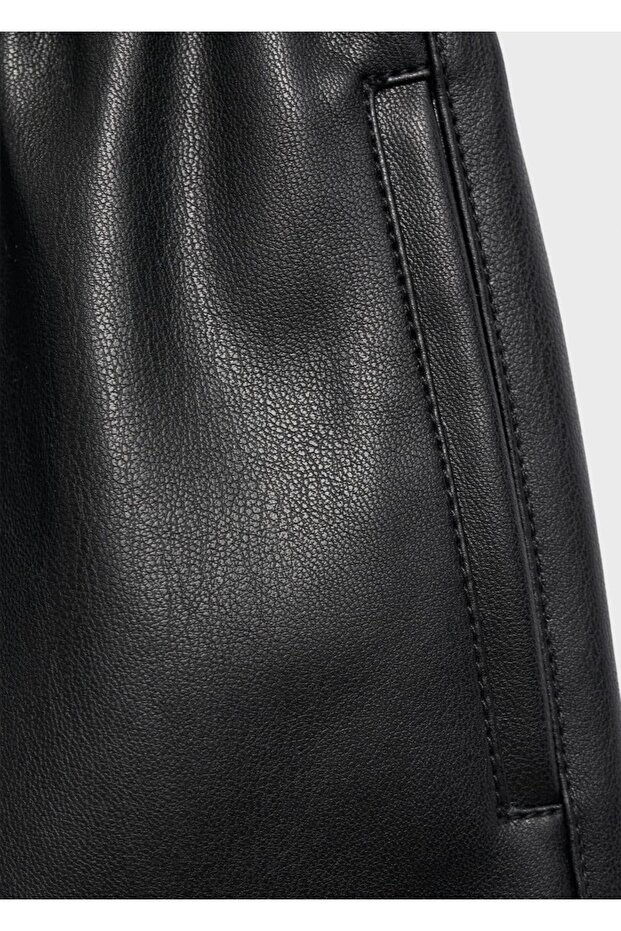 Deri görünümlü şort - 3