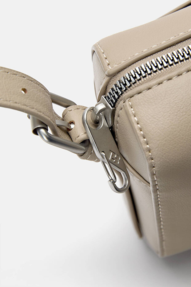 Cep detaylı çapraz askılı çanta - 3