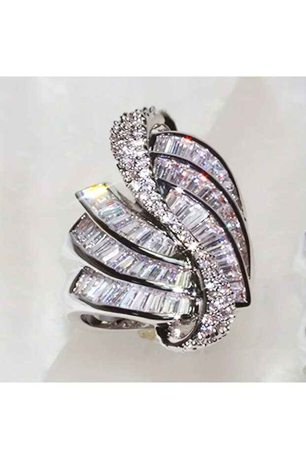 8 T0375 Huitan New Gorgeous Women Rings for Engagement Wedding Geometric Shaped Sparkling Cubic Zirc