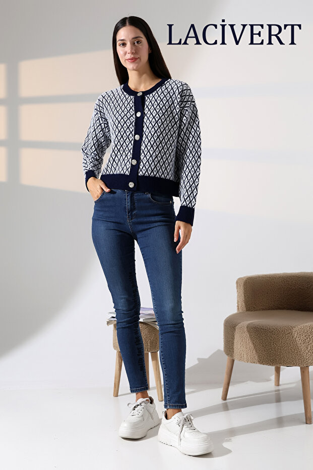 Round Neck Long Sleeve Buttoned Diamond Jacquard Patterned Furry Soft Textured Knitwear Cardigan