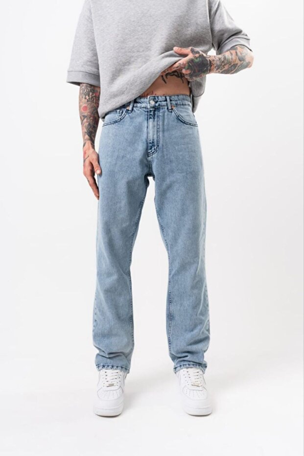 2025 Trend Baggy Jeans Model