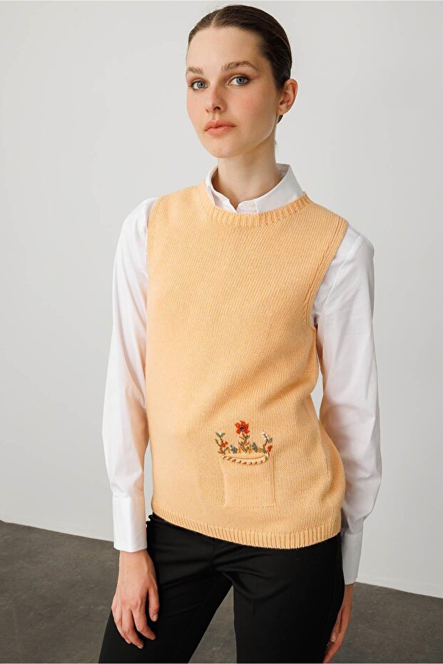 Women's Crew Neck Pocket Top Embroidered Sweater Salmon