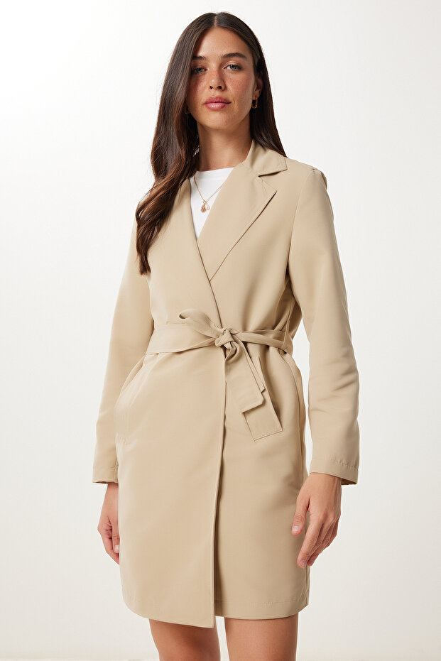 Beigefarbener, kurzer, gewebter Trenchcoat für Damen mit Gürtel GP00027 - 5