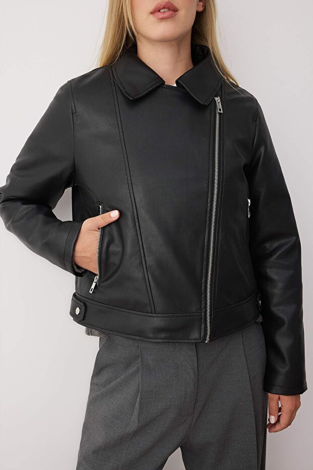 Siyah Fitted Kalıp Suni Deri Biker İnce Ceket Mont TWOAW26MO00083 - 3