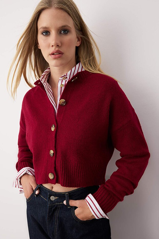Bordo Crop Yumuşak Dokulu Düğmeli Triko Hırka TWOAW24HI00198 - 1
