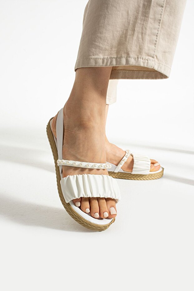 Beyaz İncili Lastikli Sandalet - 3