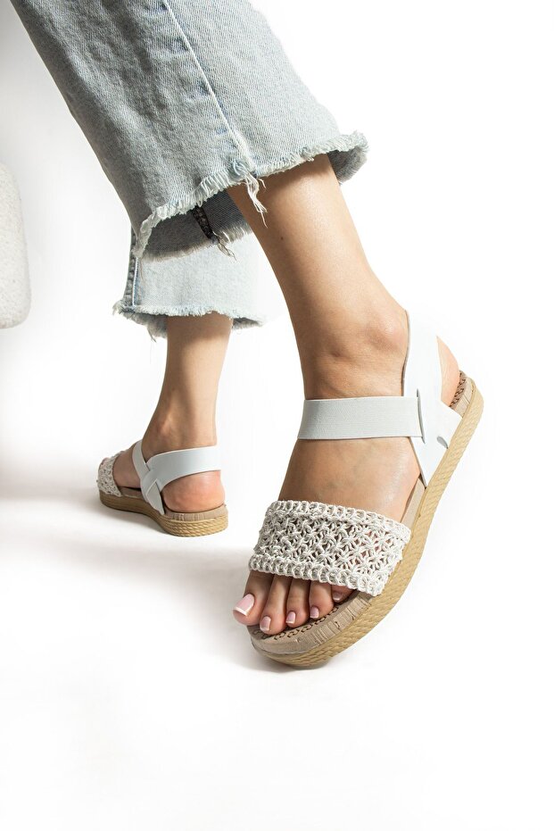 صندل مطاطي محبوك من القش الأبيض - 2