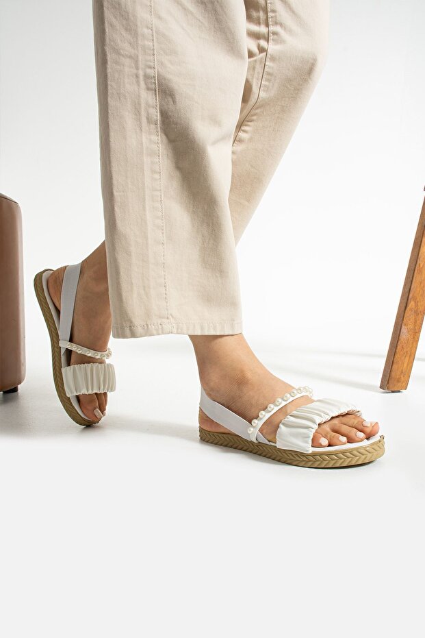 Beyaz İncili Lastikli Sandalet - 6