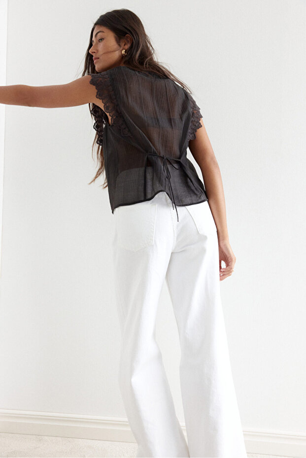 Dantel Şeritli Kolsuz Üst - 4