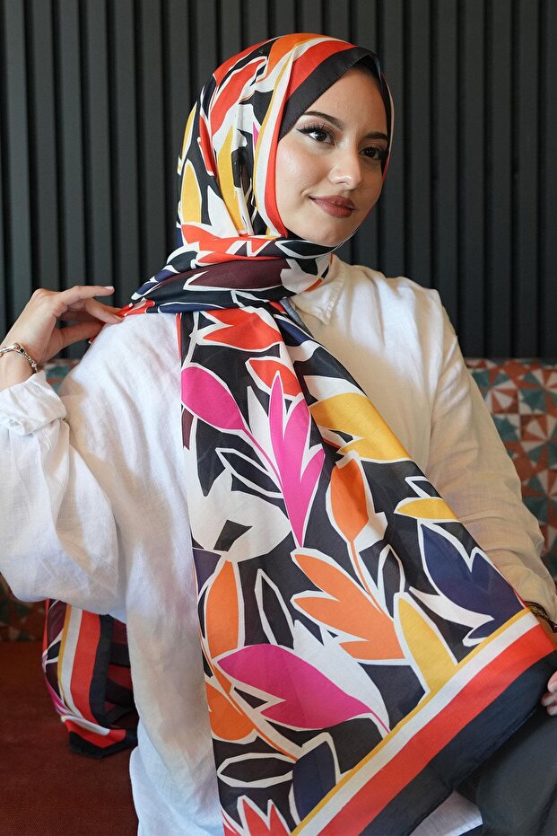 شال قطني ناعم باللون الأحمر بنمط أوراق الشجر - 2