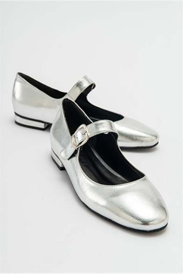 Women's Clr Silver Metallic Buckle Ballerinas