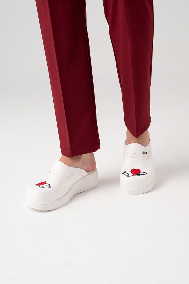 White Vivanış Sabo Slippers Embroidered Orthopedic Doctor Nurse Hospital Slippers